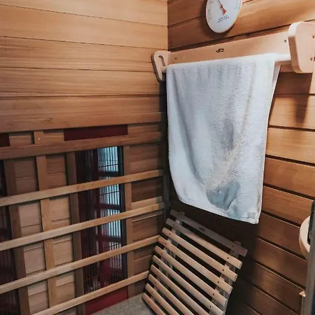 Haus In Den Bergen 롯지